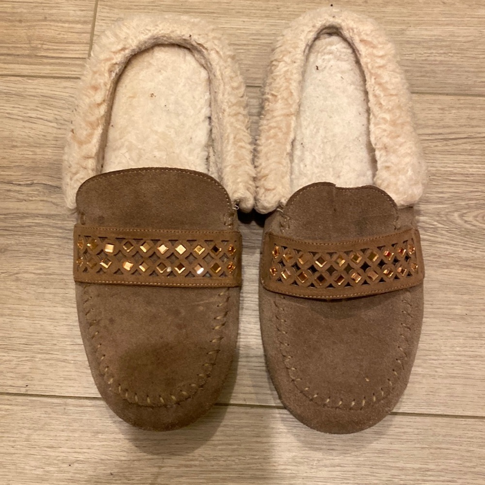 Bearpaw slippers size 8.5 brown with Rhine stone